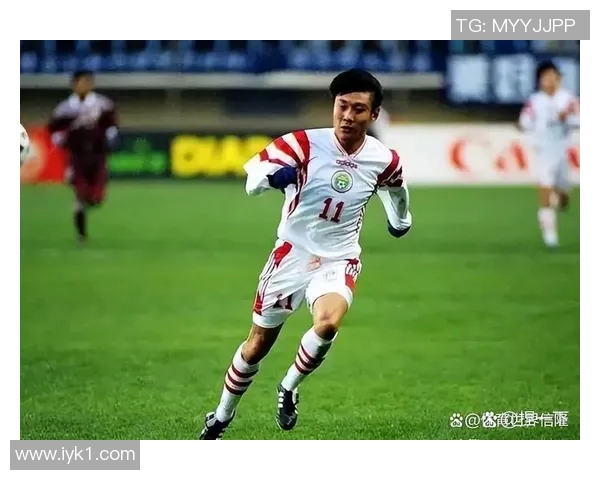 足球传奇告别赛场 央视聚焦球星退役背后的故事与荣耀